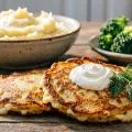 Пюре, брокколи и картофельные оладьи