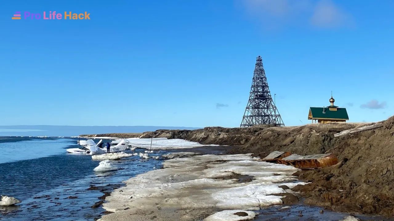 Маяк Белый и часовня